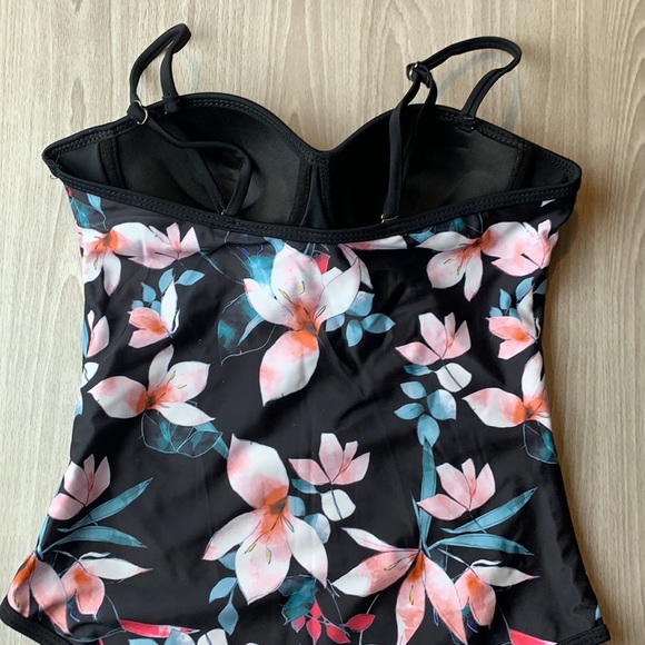 Floral one piece swimsuit - Picture 5 of 9